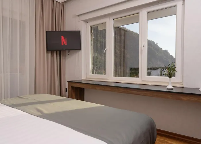 Select Hill Resort