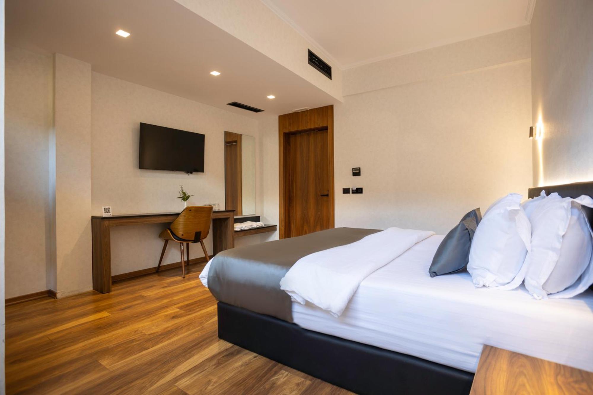 Select Hill Hotel